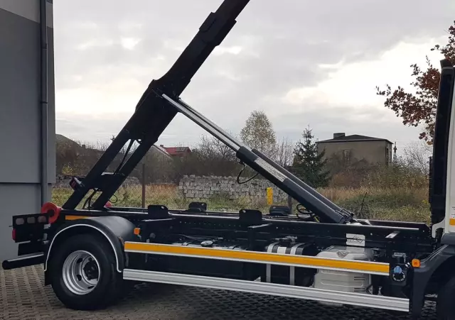 MAN TGL 12.220 HAKOWIEC 4x2 KLIMA HAKOWIEC DO KONTENERÓW 