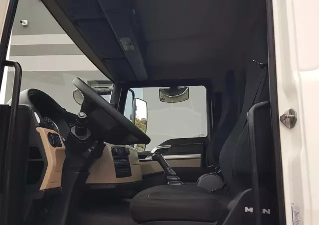 MAN TGL 12.220 HAKOWIEC 4x2 KLIMA HAKOWIEC DO KONTENERÓW 