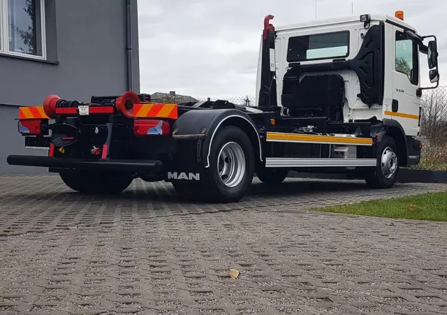 MAN TGL 12.220 HAKOWIEC 4x2 KLIMA HAKOWIEC DO KONTENERÓW 
