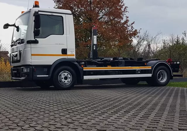 MAN TGL 12.220 HAKOWIEC 4x2 KLIMA HAKOWIEC DO KONTENERÓW 