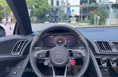 AUDI R8 