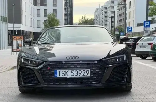 AUDI R8 