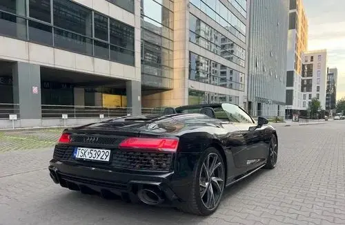 AUDI R8 