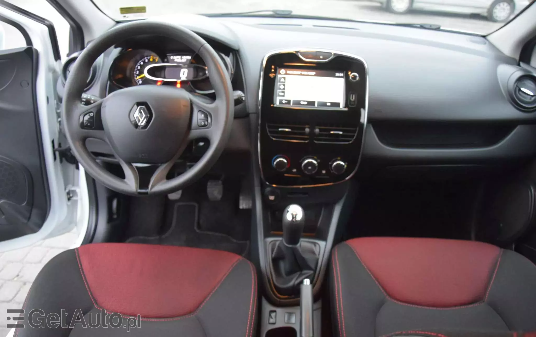 RENAULT Clio 1.2 16V 75 LIMITED