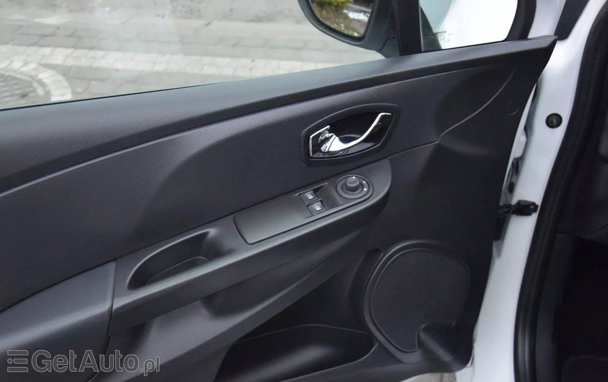 RENAULT Clio 1.2 16V 75 LIMITED