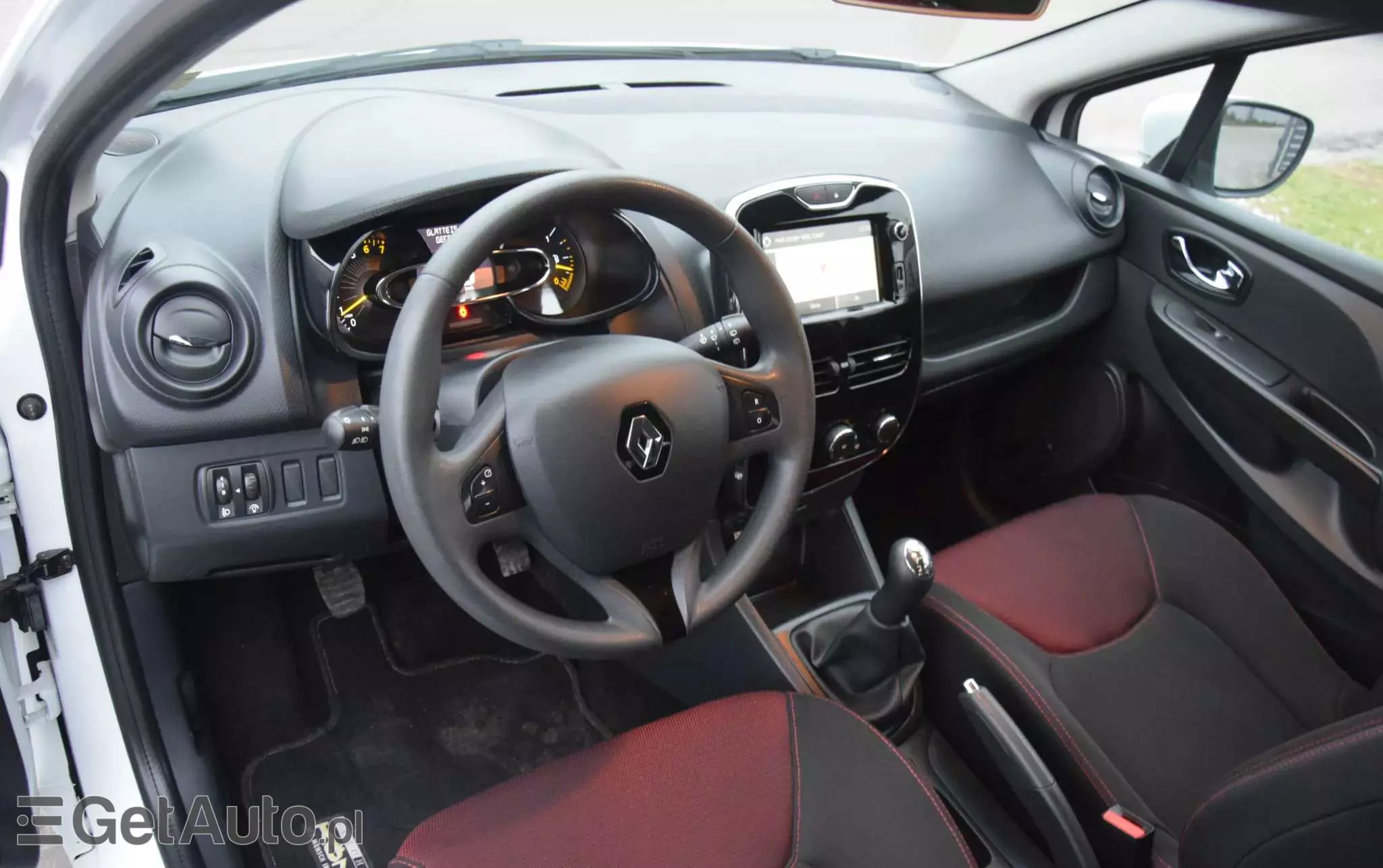 RENAULT Clio 1.2 16V 75 LIMITED