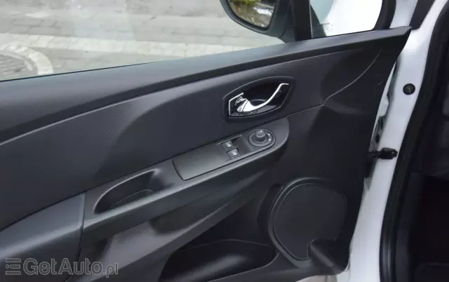 RENAULT Clio 1.2 16V 75 LIMITED