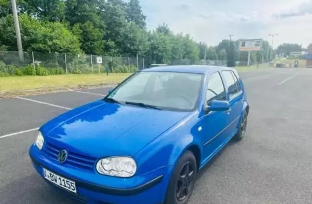 VOLKSWAGEN Golf 