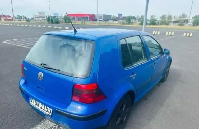 VOLKSWAGEN Golf 