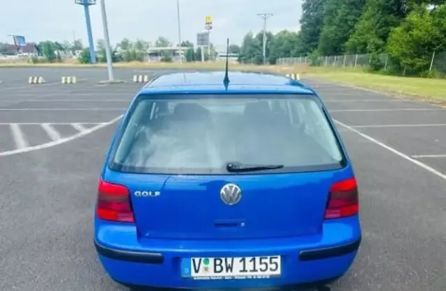VOLKSWAGEN Golf 