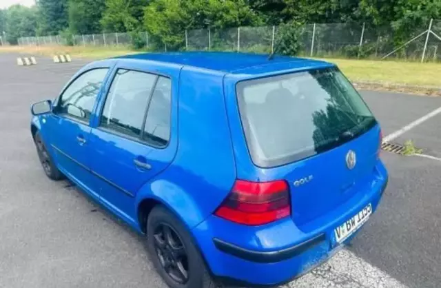 VOLKSWAGEN Golf 