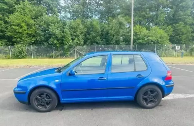 VOLKSWAGEN Golf 