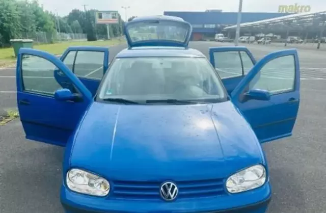 VOLKSWAGEN Golf 