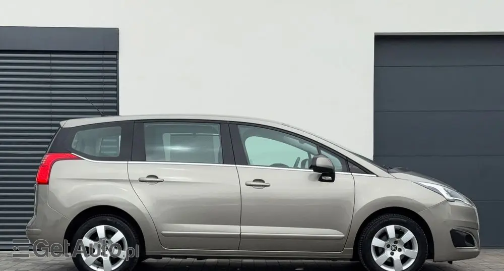 PEUGEOT 5008 1.6 HDi Active