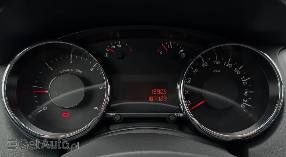 PEUGEOT 5008 1.6 HDi Active