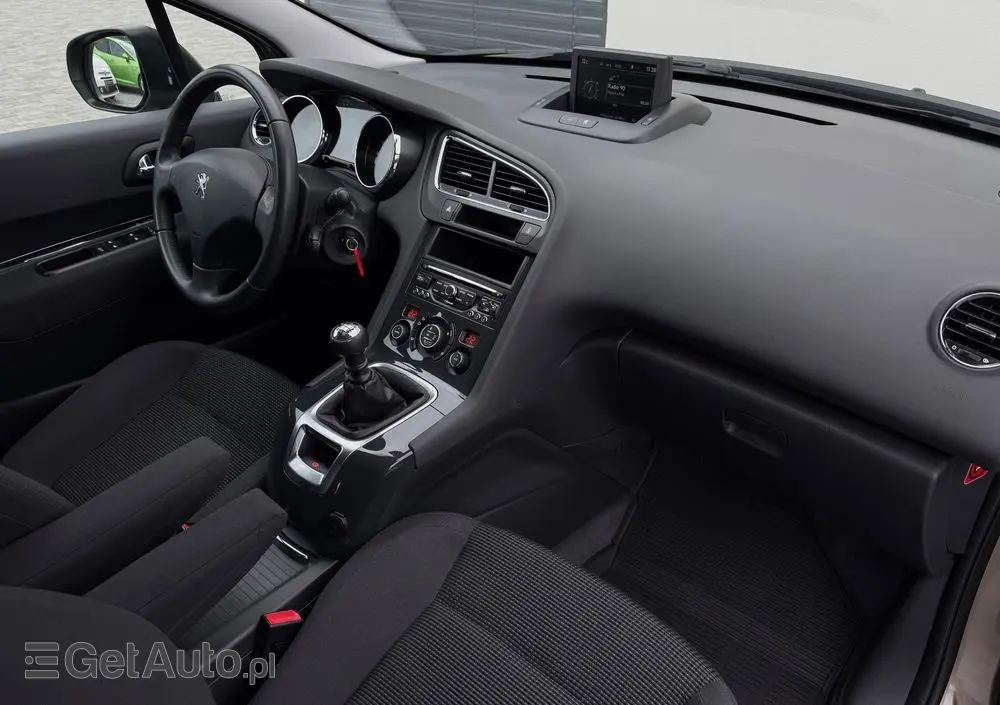 PEUGEOT 5008 1.6 HDi Active