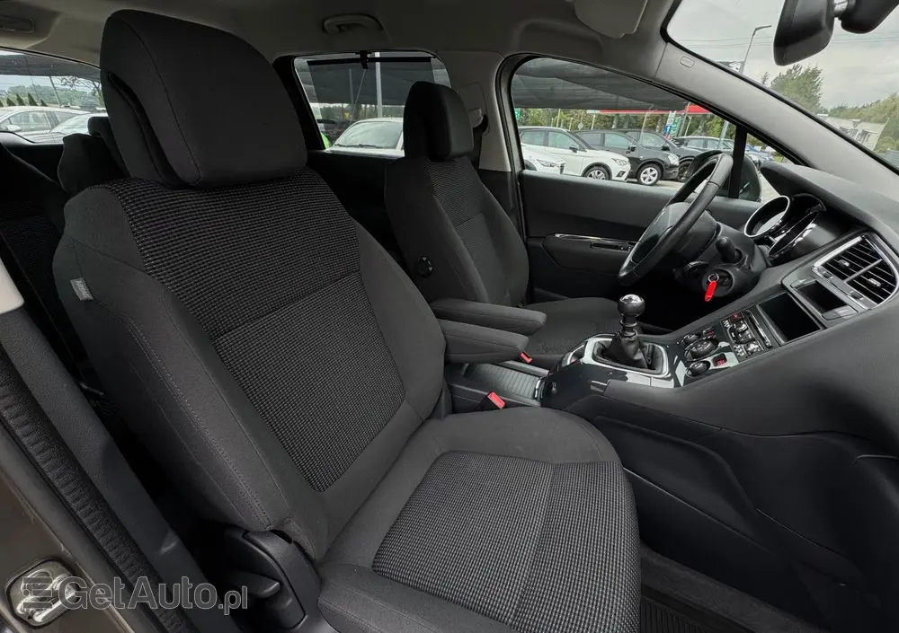 PEUGEOT 5008 1.6 HDi Active