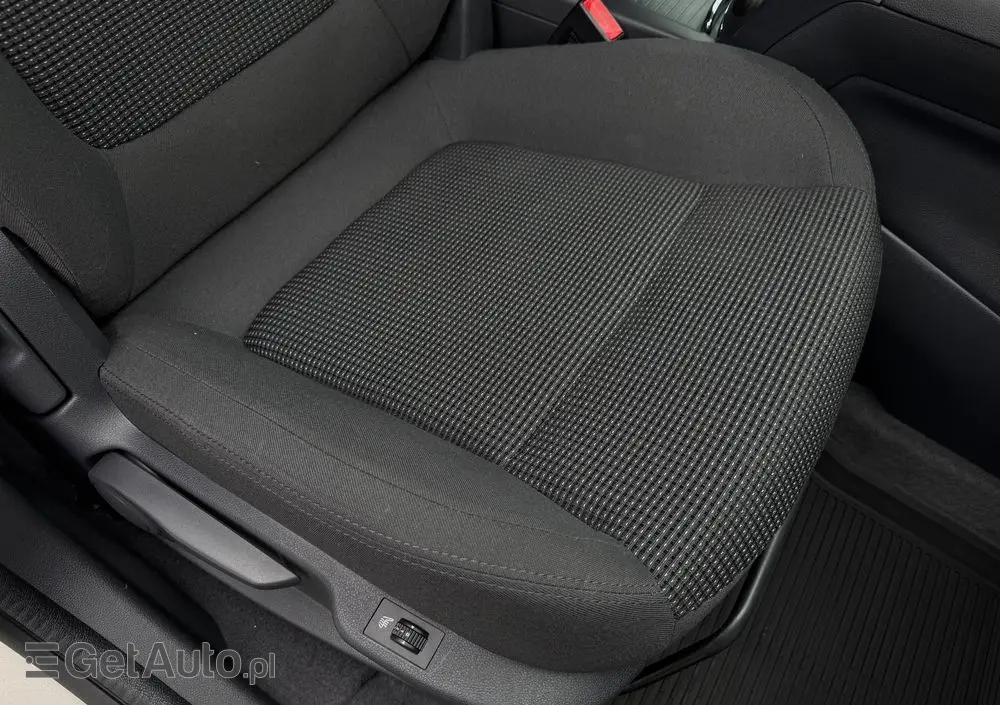PEUGEOT 5008 1.6 HDi Active