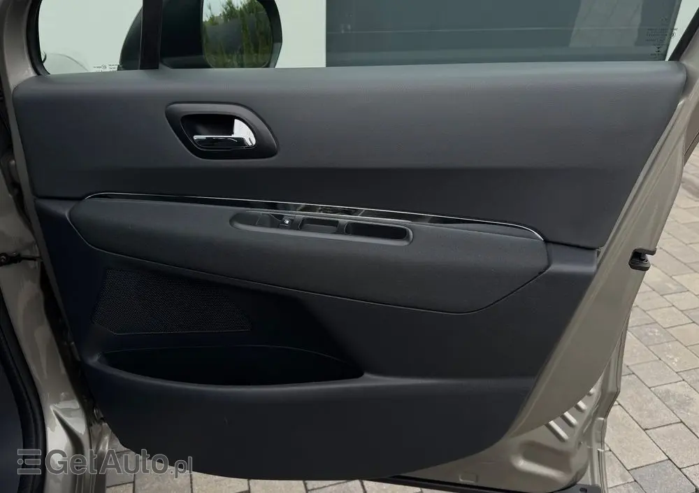 PEUGEOT 5008 1.6 HDi Active