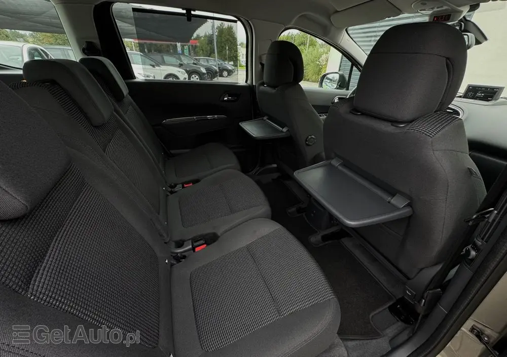 PEUGEOT 5008 1.6 HDi Active