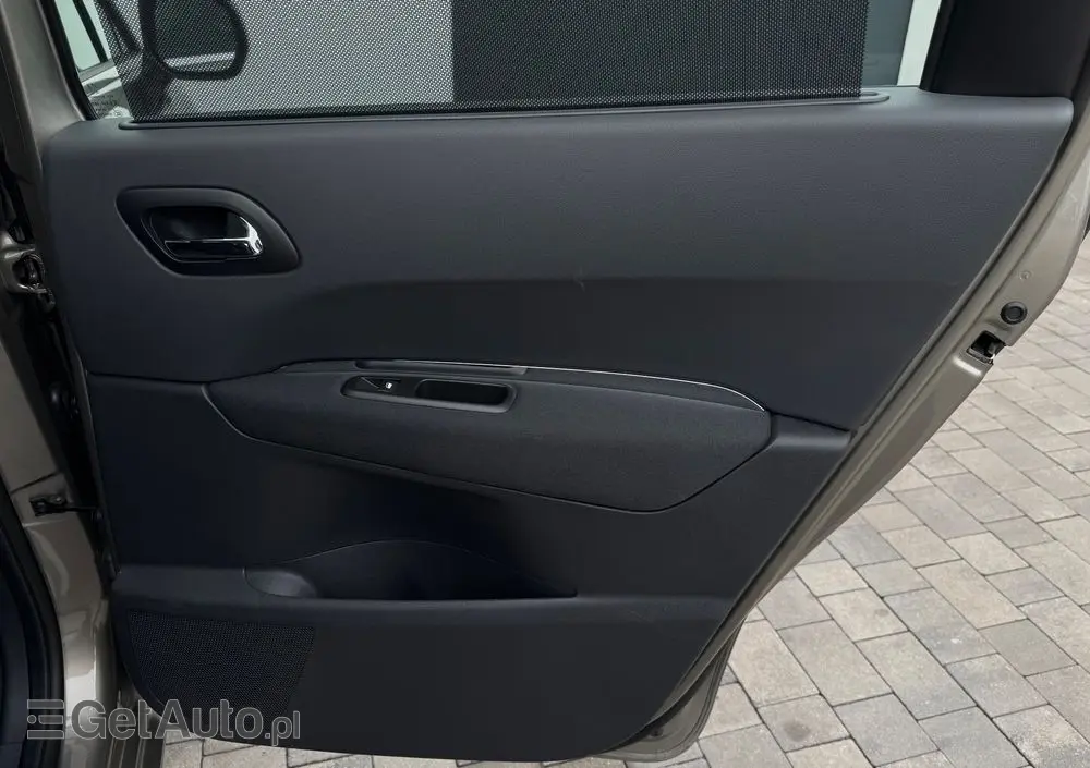 PEUGEOT 5008 1.6 HDi Active