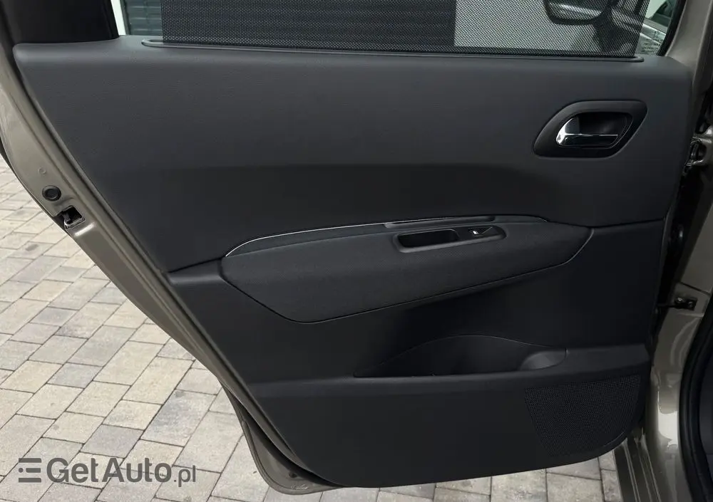 PEUGEOT 5008 1.6 HDi Active