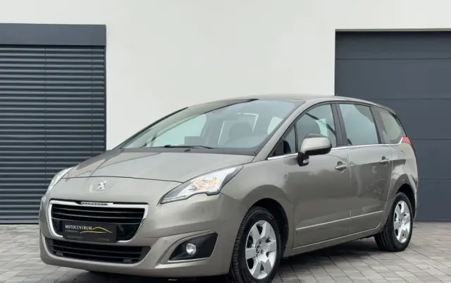 PEUGEOT 5008 1.6 HDi Active