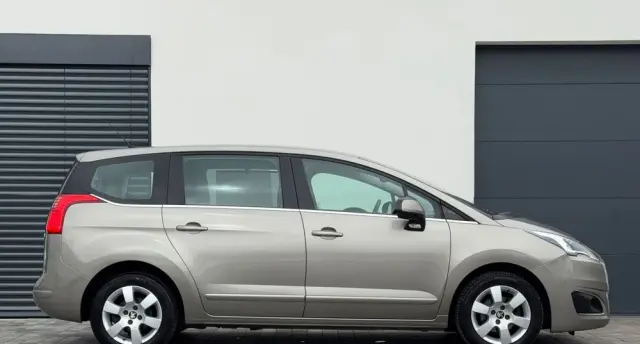 PEUGEOT 5008 1.6 HDi Active