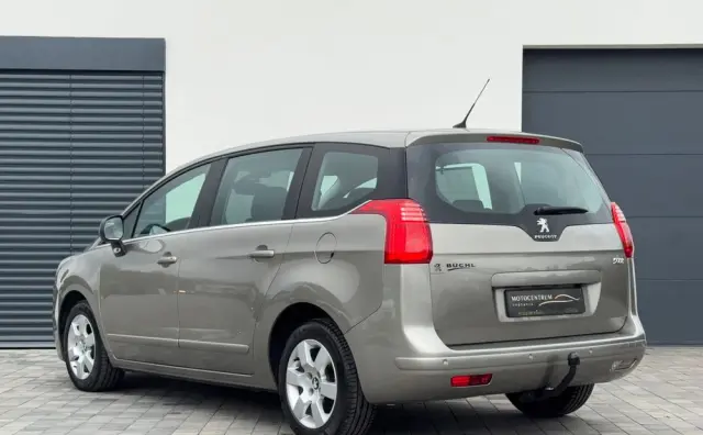 PEUGEOT 5008 1.6 HDi Active