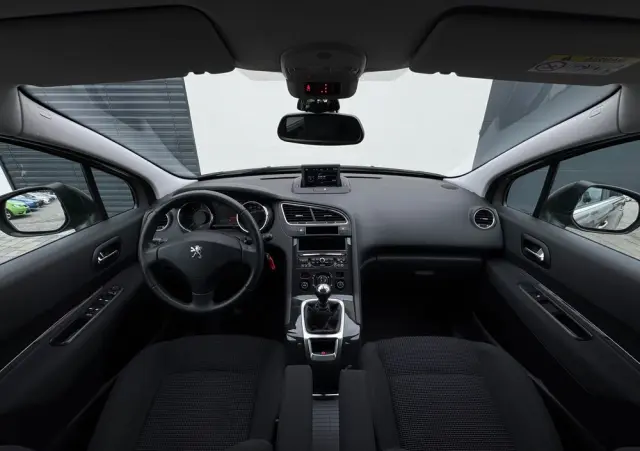 PEUGEOT 5008 1.6 HDi Active