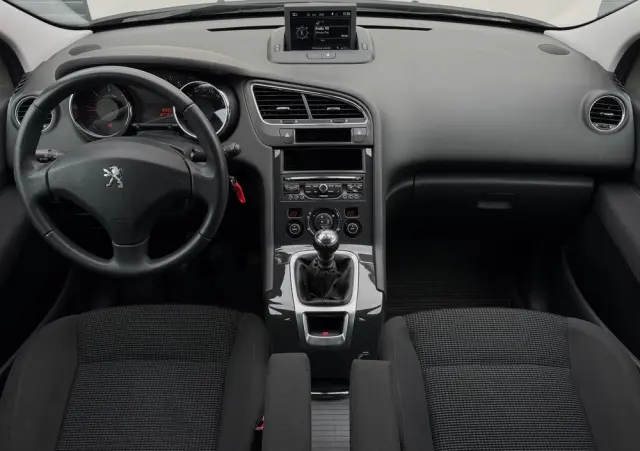 PEUGEOT 5008 1.6 HDi Active