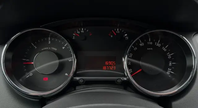 PEUGEOT 5008 1.6 HDi Active