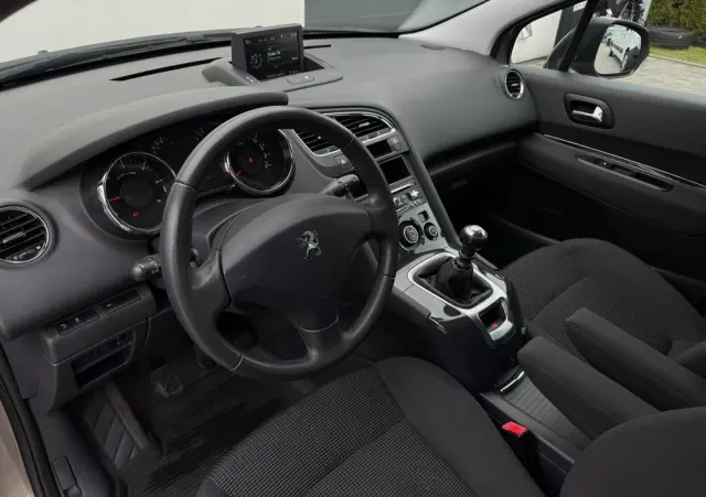 PEUGEOT 5008 1.6 HDi Active