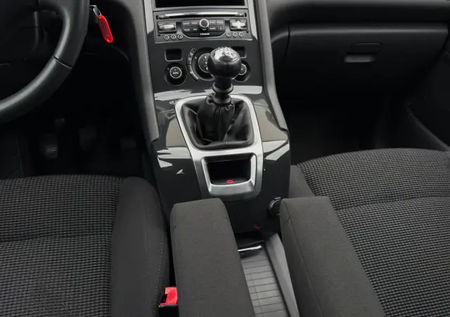 PEUGEOT 5008 1.6 HDi Active