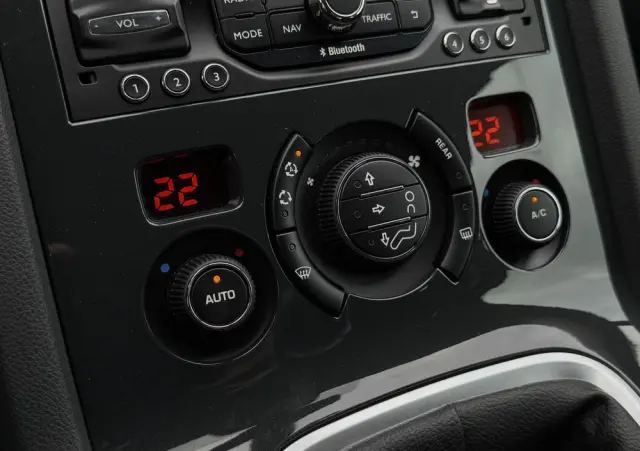 PEUGEOT 5008 1.6 HDi Active