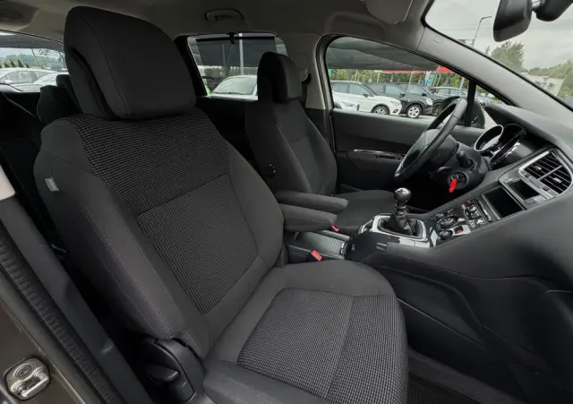 PEUGEOT 5008 1.6 HDi Active
