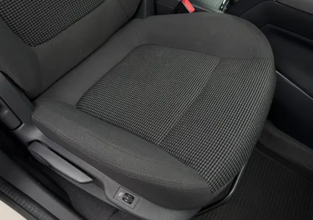 PEUGEOT 5008 1.6 HDi Active