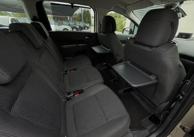 PEUGEOT 5008 1.6 HDi Active