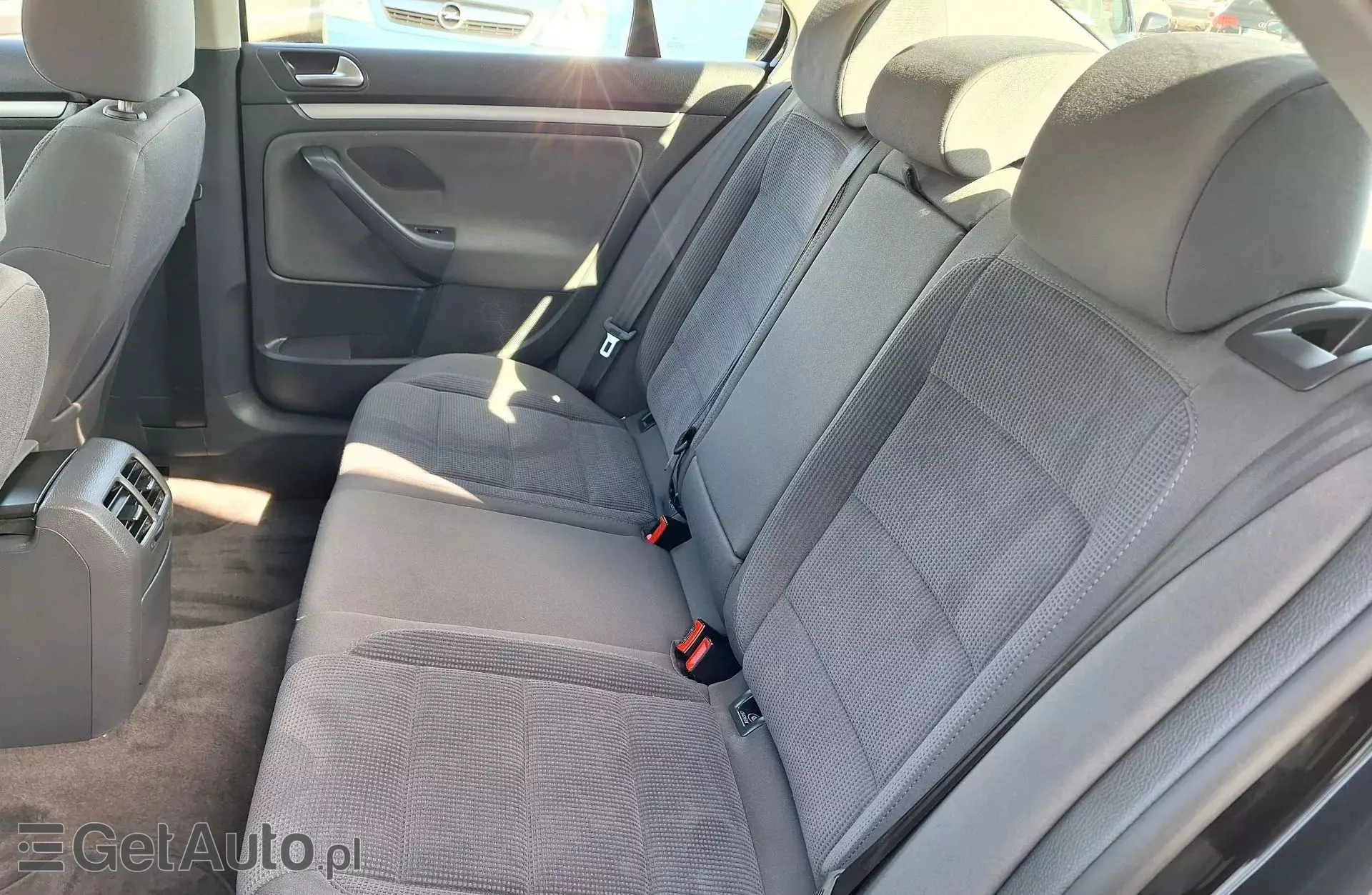 VOLKSWAGEN Jetta 1.9 TDI (101 KM)