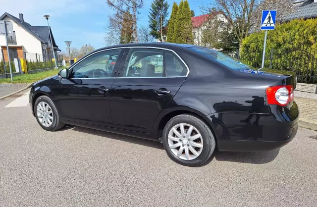 VOLKSWAGEN Jetta 1.9 TDI (101 KM)