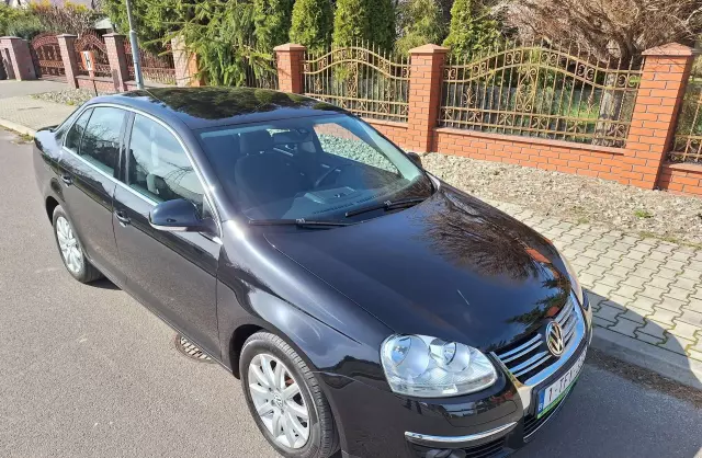 VOLKSWAGEN Jetta 1.9 TDI (101 KM)