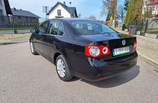 VOLKSWAGEN Jetta 1.9 TDI (101 KM)