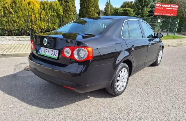 VOLKSWAGEN Jetta 1.9 TDI (101 KM)