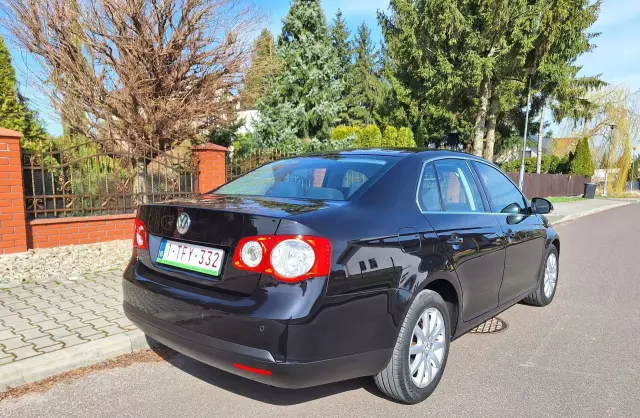 VOLKSWAGEN Jetta 1.9 TDI (101 KM)