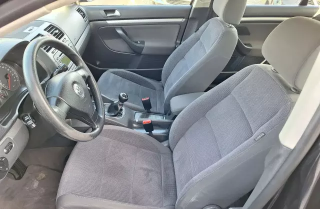 VOLKSWAGEN Jetta 1.9 TDI (101 KM)