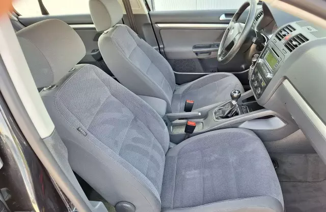 VOLKSWAGEN Jetta 1.9 TDI (101 KM)