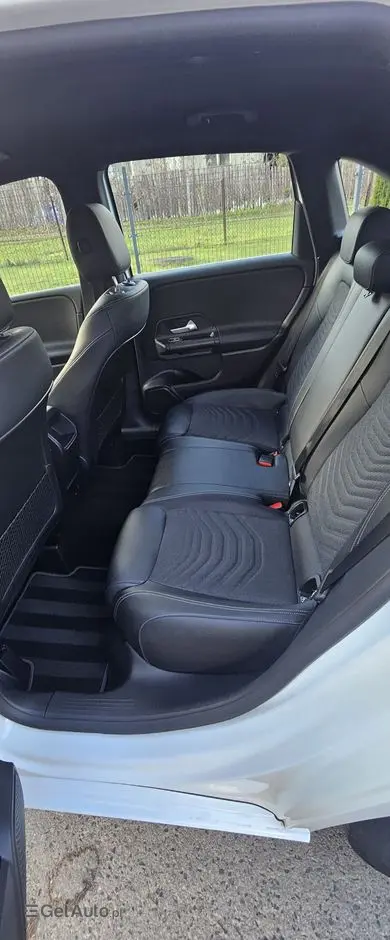 MERCEDES-BENZ Klasa B 180 d 8G-DCT Style