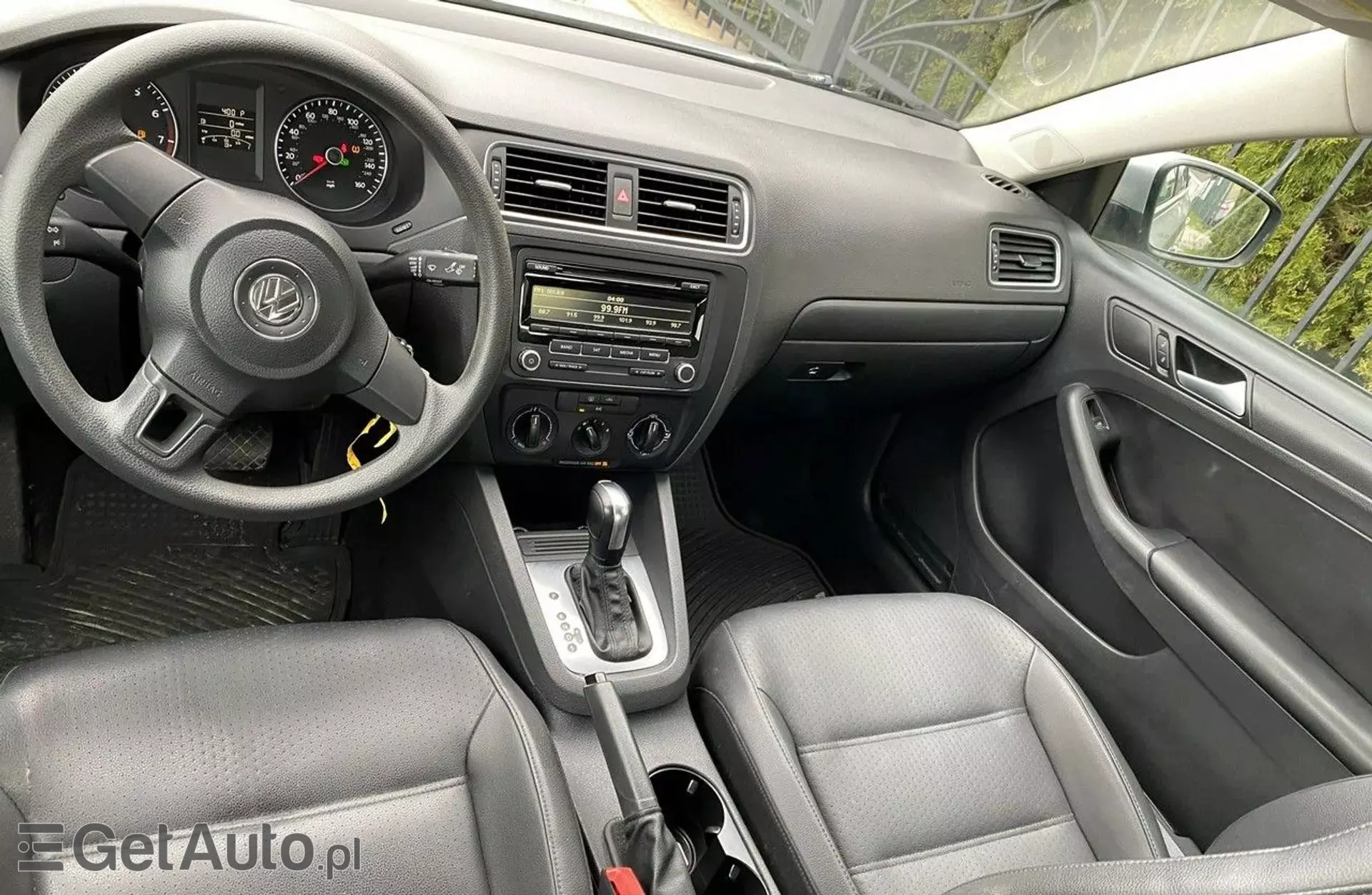 VOLKSWAGEN Jetta 