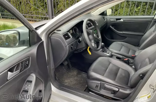 VOLKSWAGEN Jetta 