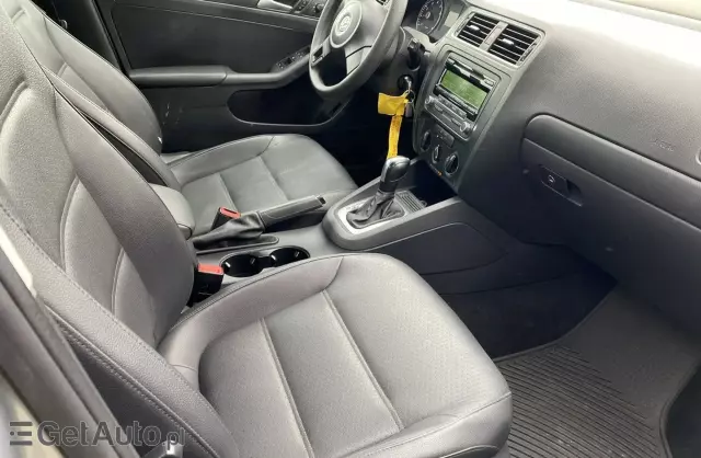 VOLKSWAGEN Jetta 